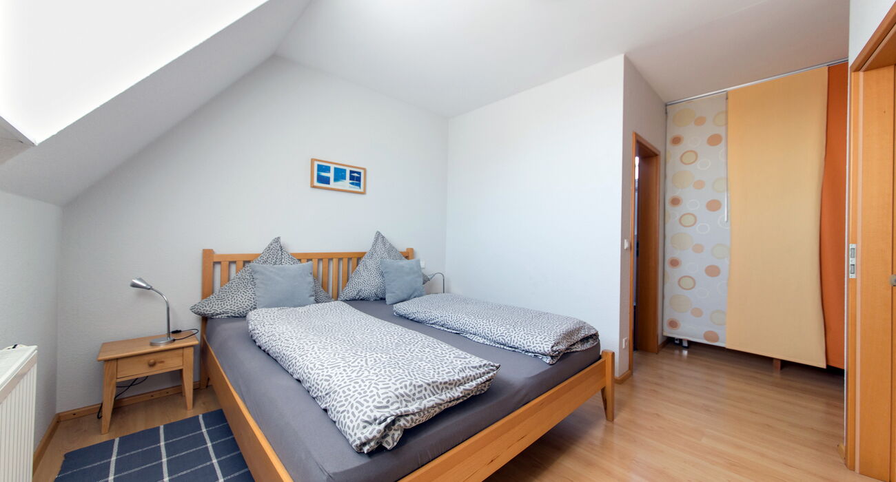 Schlafzimmer mit Doppelbett